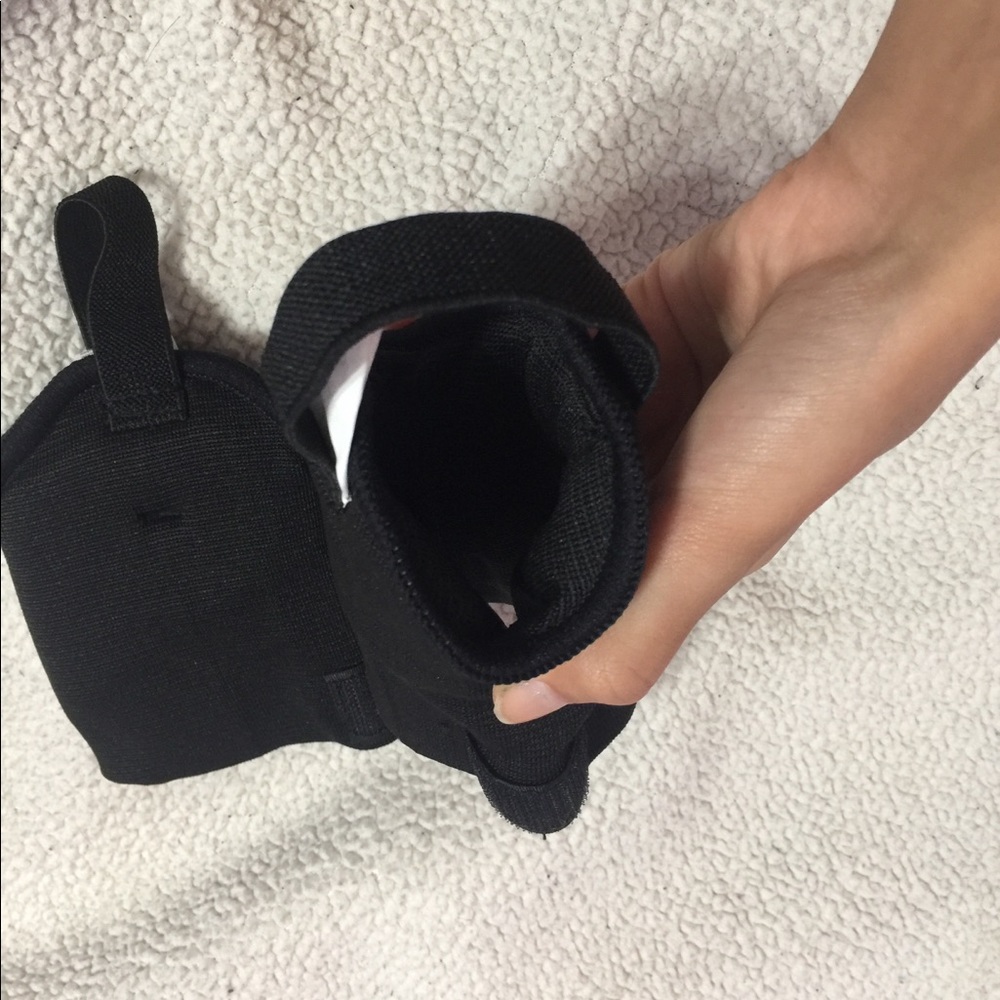 Ankle Support - Picture 2 of 3